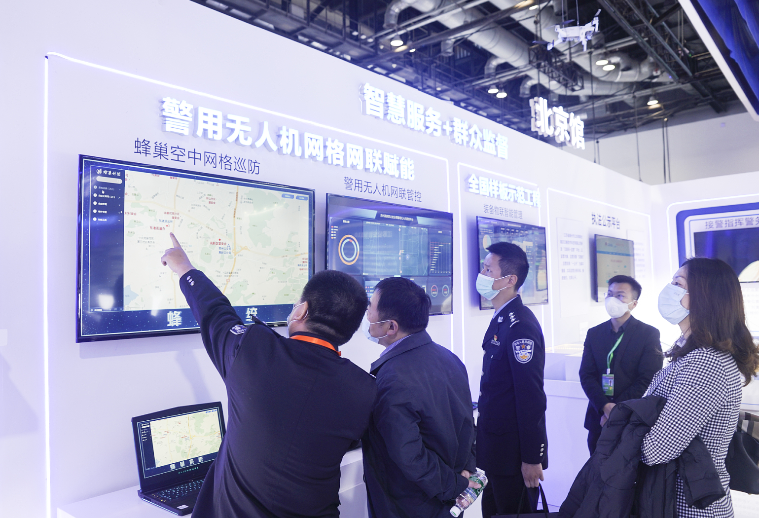 11月23-28日  北京国际会议中心   国家领导人参观光之翼产品3.png